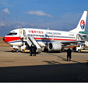右旗巴丹吉林机场货运航空快运业稳步发展的原因是什么？